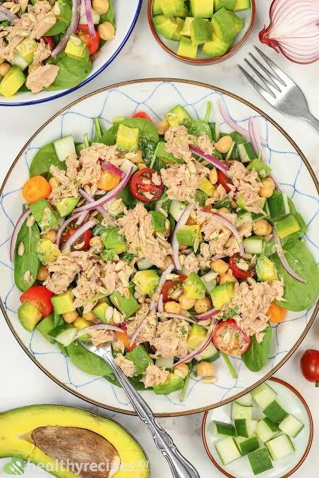 Healthy tuna salad with avocado and chickpeas