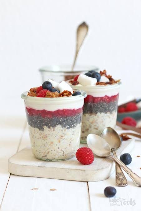 Berry overnight oats topped with yoghurt, raspberries and blueberries