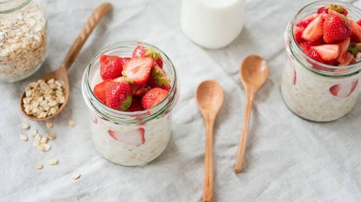 Strawberry overnight oats in glass jars
